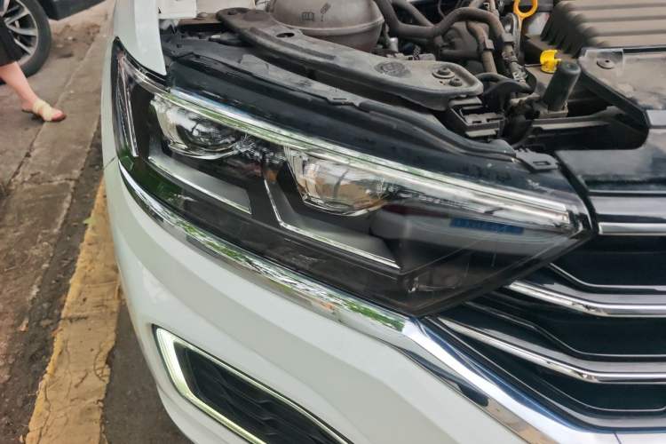 Used Volkswagen T-ROC 2020 230TSI DSG Two-Wheel Drive Advanced Version Right Front Headlight