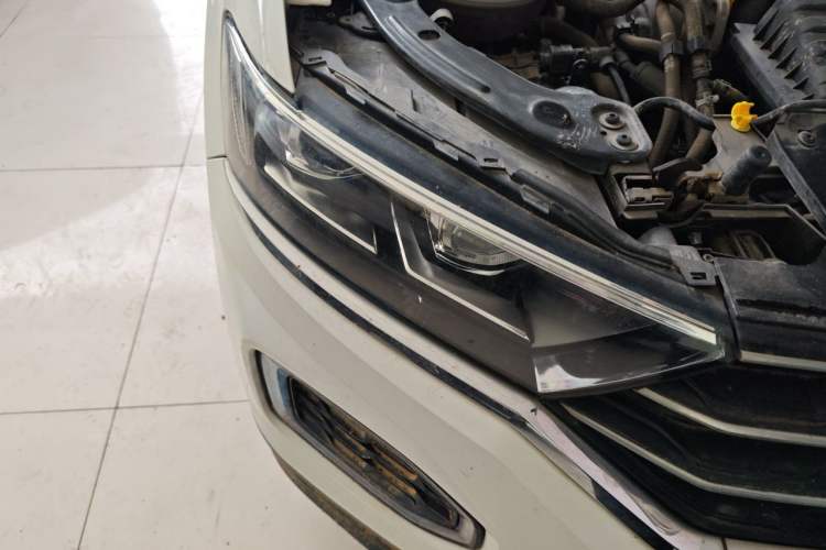 Used Volkswagen T-ROC 2020 230TSI DSG Two-Wheel Drive Advanced Version Right Front Headlight