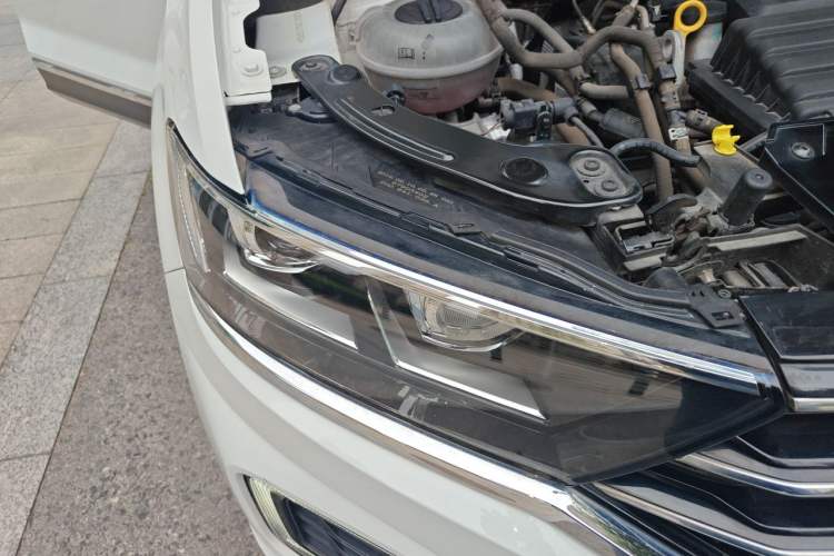 Used Volkswagen T-ROC 2020 280TSI DSG Two-Wheel Drive Advanced Version Right Front Headlight