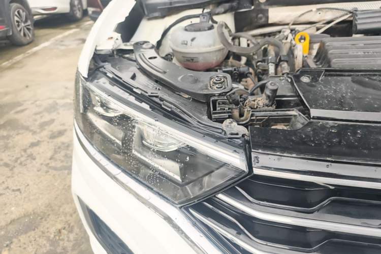 Used Volkswagen T-ROC  Right Front Headlight