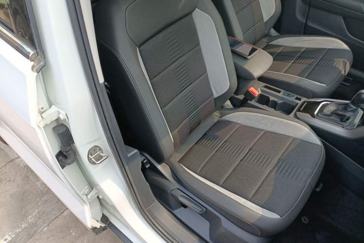 Used Volkswagen T-ROC 2020 230TSI DSG Two-Wheel Drive Advanced Version Right Front Seat