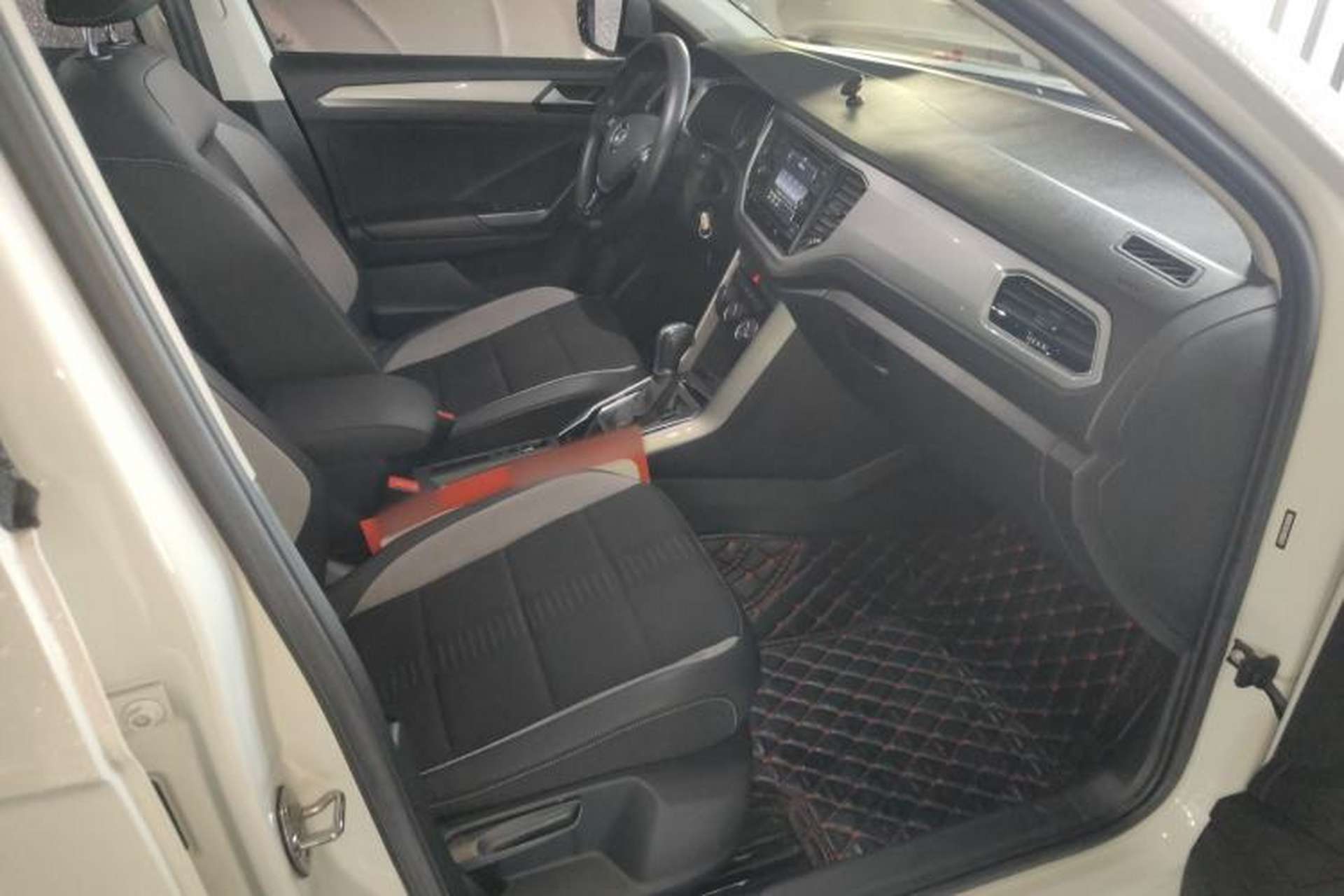 Used Volkswagen T-ROC 2020 230TSI DSG Two-Wheel Drive Advanced Version Right Front Seat