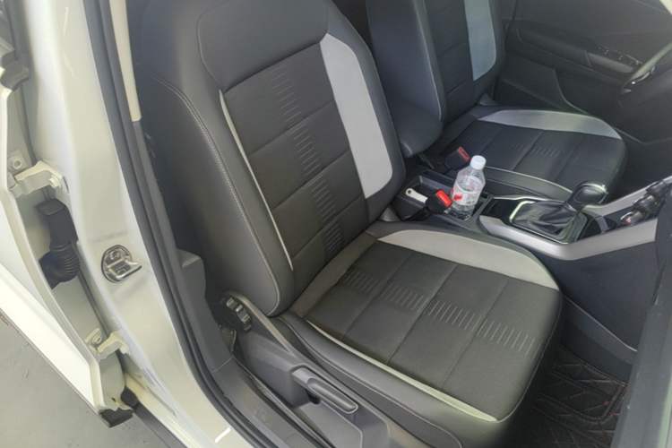 Used Volkswagen T-ROC 2020 230TSI DSG Two-Wheel Drive Advanced Version Right Front Seat