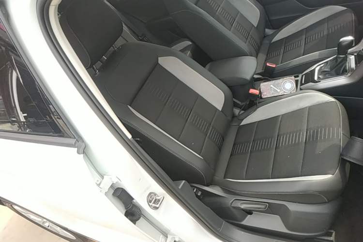 Used Volkswagen T-ROC 2020 230TSI DSG Two-Wheel Drive Advanced Version Right Front Seat