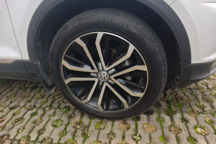 Used Volkswagen T-ROC 2020 280TSI DSG Two-Wheel-Drive Luxury Version Right Front Wheel Hub