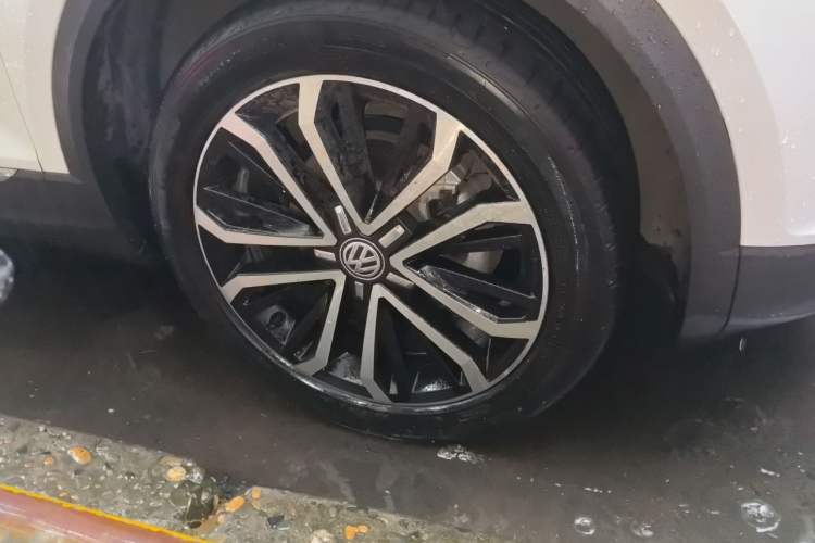 Used Volkswagen T-ROC 2020 280TSI DSG Two-Wheel Drive Comfort Version Right Front Wheel Hub