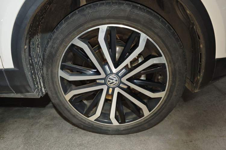 Used Volkswagen T-ROC 2020 280TSI DSG Two-Wheel Drive Comfort Version Right Front Wheel Hub