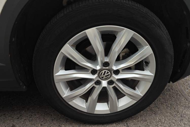 Used Volkswagen T-ROC 2020 280TSI DSG Two-Wheel Drive Advanced Version Right Front Wheel Hub