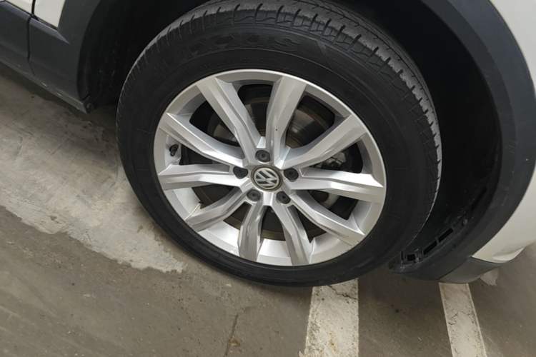 Used Volkswagen T-ROC 2020 280TSI DSG Two-Wheel Drive Advanced Version Right Front Wheel Hub