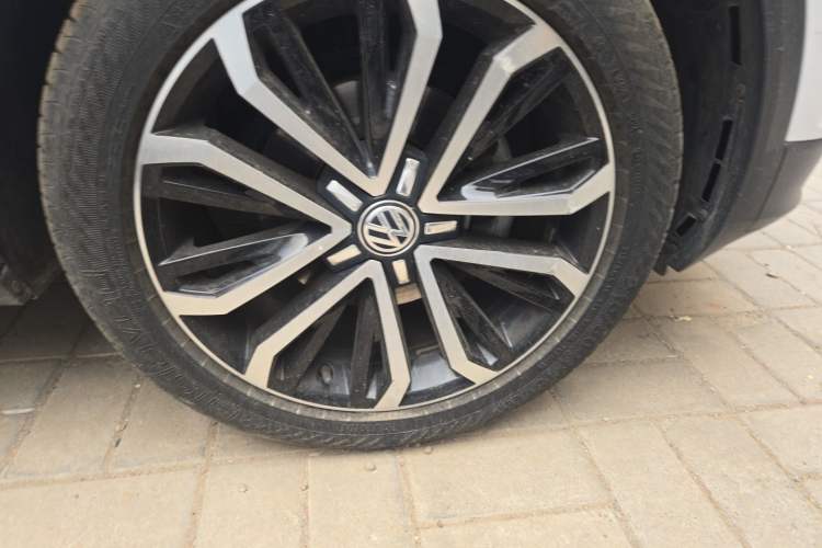 Used Volkswagen T-ROC 2020 280TSI DSG Two-Wheel Drive Comfort Version Right Front Wheel Hub