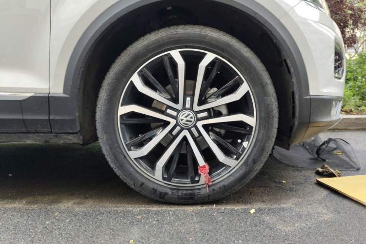 Used Volkswagen T-ROC 2020 280TSI DSG Two-Wheel Drive Comfort Version Right Front Wheel Hub