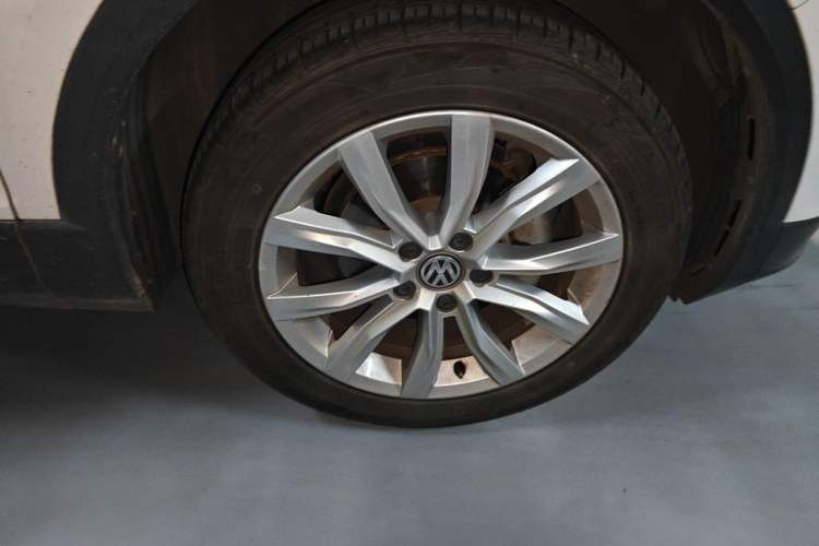 Used Volkswagen T-ROC 2020 230TSI DSG Two-Wheel Drive Advanced Version Right Front Wheel Hub