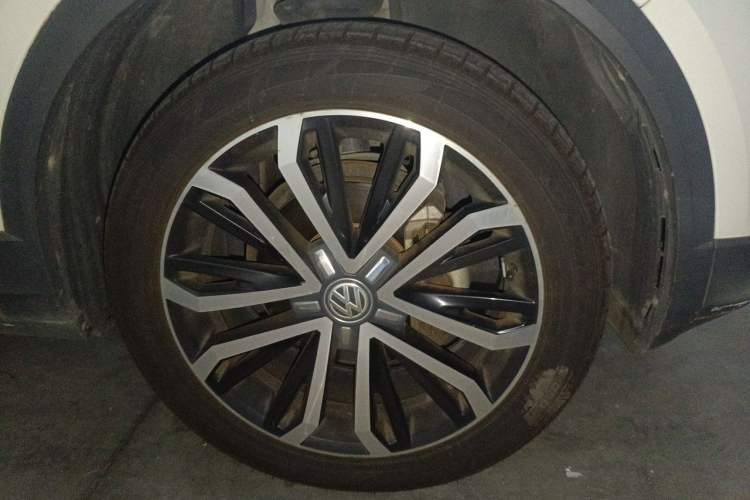 Used Volkswagen T-ROC 2020 280TSI DSG Two-Wheel Drive Comfort Version Right Front Wheel Hub