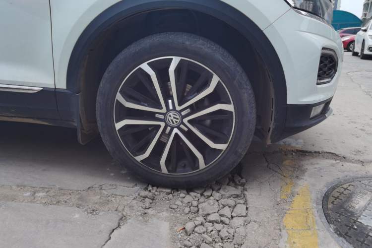 Used Volkswagen T-ROC 2020 280TSI DSG Two-Wheel Drive Comfort Version Right Front Wheel Hub