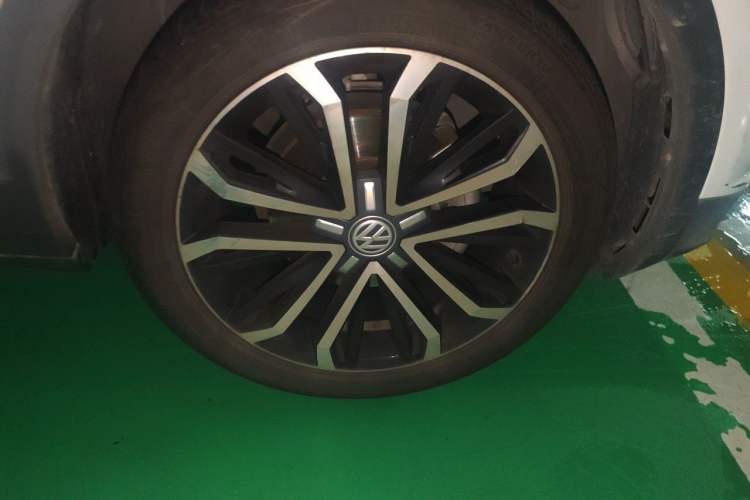 Used Volkswagen T-ROC 2020 280TSI DSG Two-Wheel Drive Comfort Version Right Front Wheel Hub
