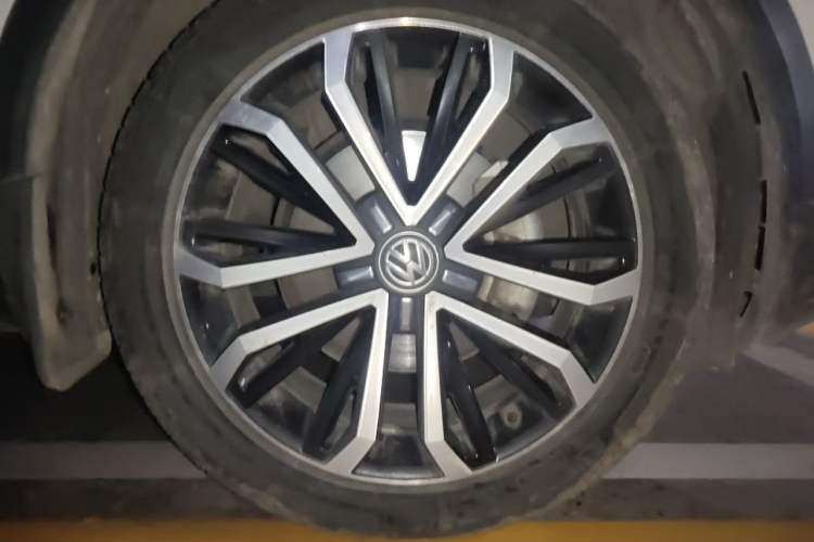 Used Volkswagen T-ROC 2020 280TSI DSG Two-Wheel Drive Comfort Version Right Front Wheel Hub