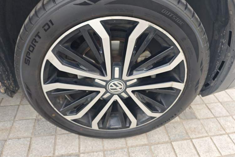 Used Volkswagen T-ROC 2020 280TSI DSG Two-Wheel Drive Comfort Version Right Front Wheel Hub