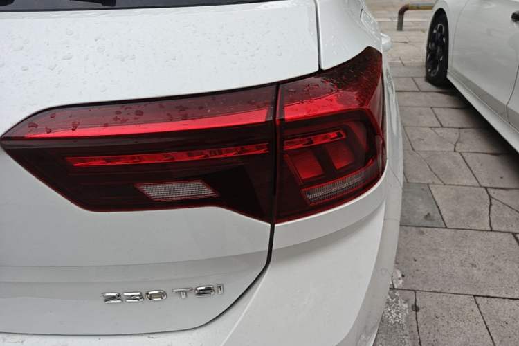 Used Volkswagen T-ROC 2020 230TSI DSG Two-Wheel Drive Advanced Version Right Rear Taillight