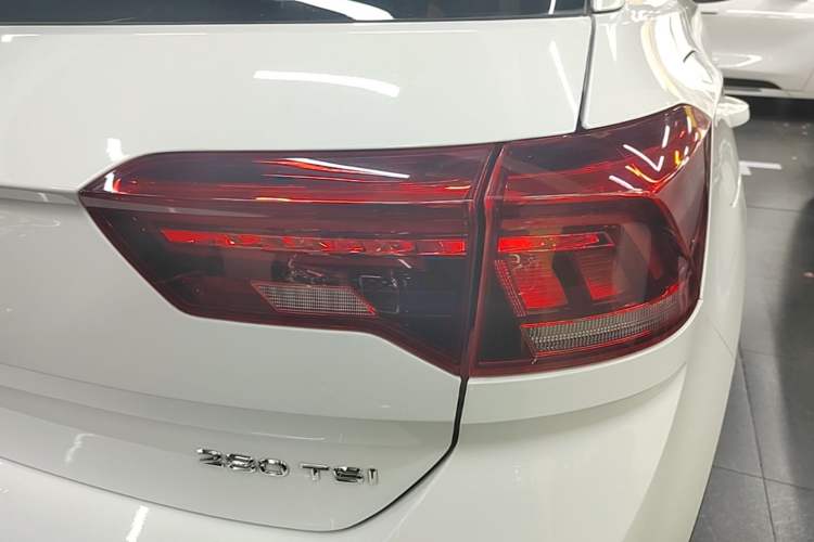 Used Volkswagen T-ROC 2020 280TSI DSG Two-Wheel-Drive Elite Version Right Rear Taillight