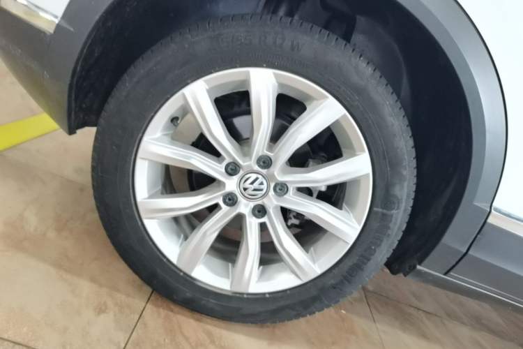 Used Volkswagen T-ROC 2020 230TSI DSG Two-Wheel Drive Advanced Version Right Rear Wheel Hub