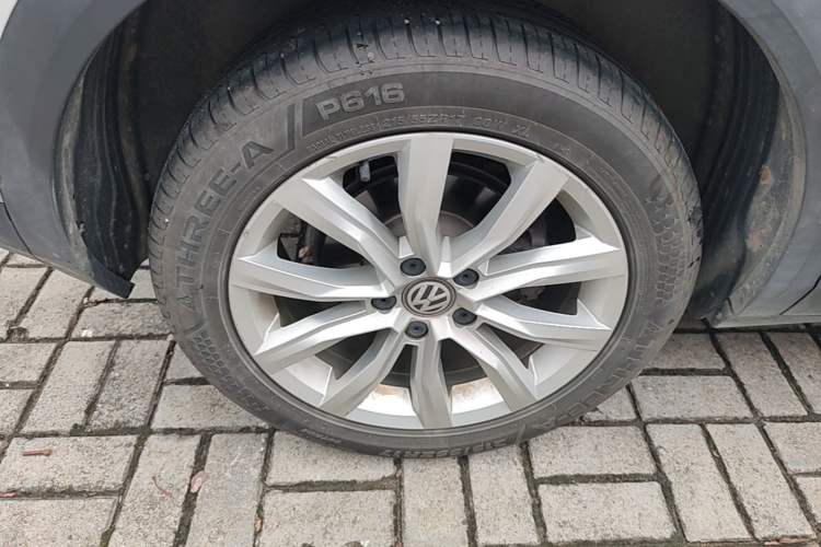 Used Volkswagen T-ROC 2020 230TSI DSG Two-Wheel Drive Advanced Version Right Rear Wheel Hub