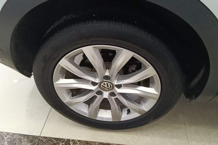 Used Volkswagen T-ROC 2020 230TSI DSG Two-Wheel Drive Advanced Version Right Rear Wheel Hub