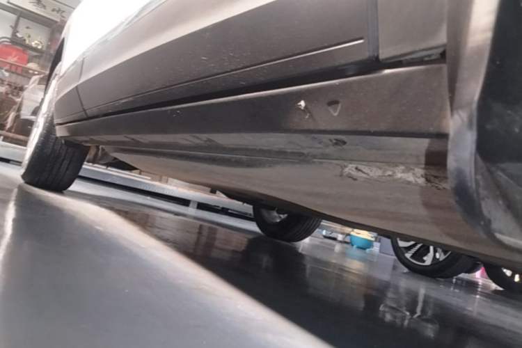Used Volkswagen T-ROC 2020 280TSI DSG Two-Wheel-Drive Elite Version Right Side Sill