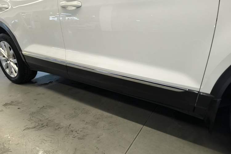 Used Volkswagen T-ROC 2020 230TSI DSG Two-Wheel Drive Advanced Version Right Side Sill