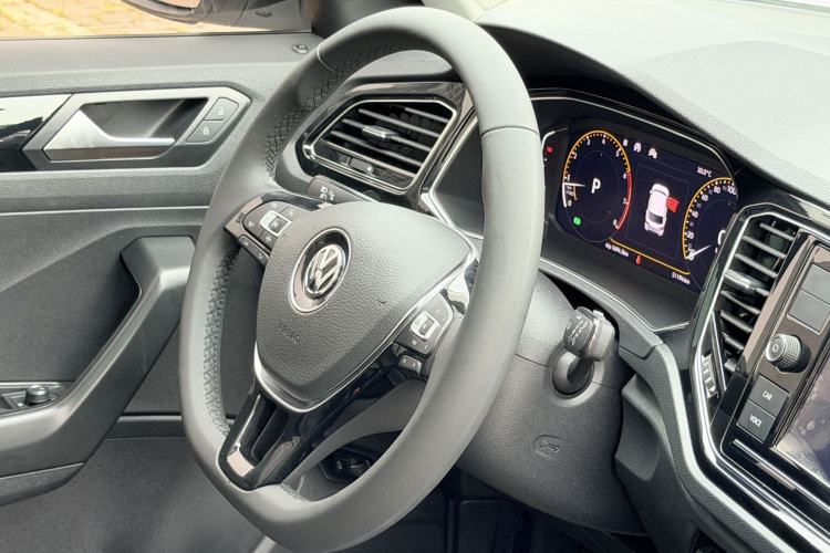Used Volkswagen T-ROC 2020 280TSI DSG Two-Wheel Drive Comfort Version Steering Wheel