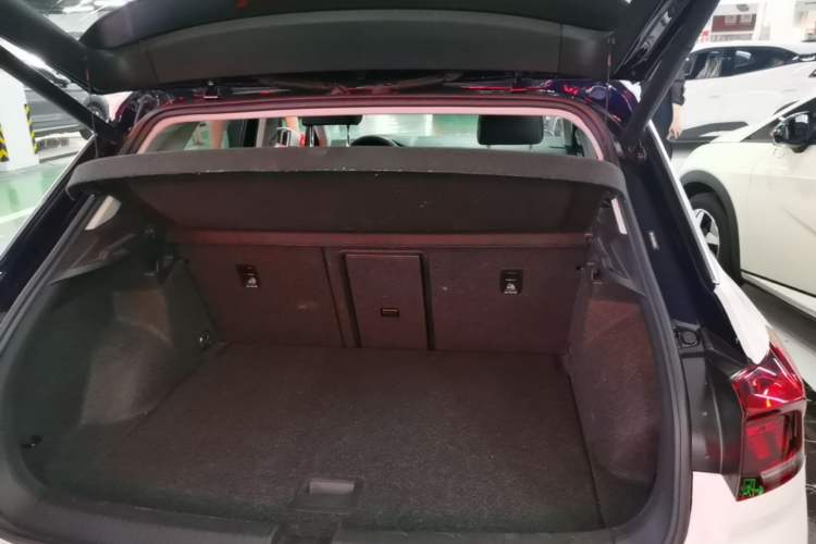 Used Volkswagen T-ROC 2020 280TSI DSG Two-Wheel Drive Comfort Version Trunk