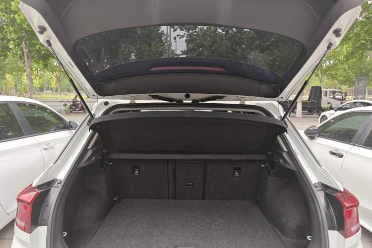 Used Volkswagen T-ROC 2020 230TSI DSG Two-Wheel Drive Advanced Version Trunk