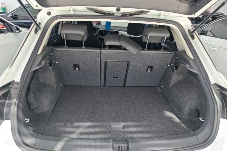 Used Volkswagen T-ROC 2020 280TSI DSG Two-Wheel-Drive Elite Version Trunk