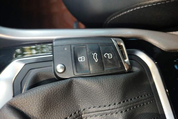 Used Volkswagen T-ROC 2020 280TSI DSG Two-Wheel Drive R-Line Pro Vehicle Key