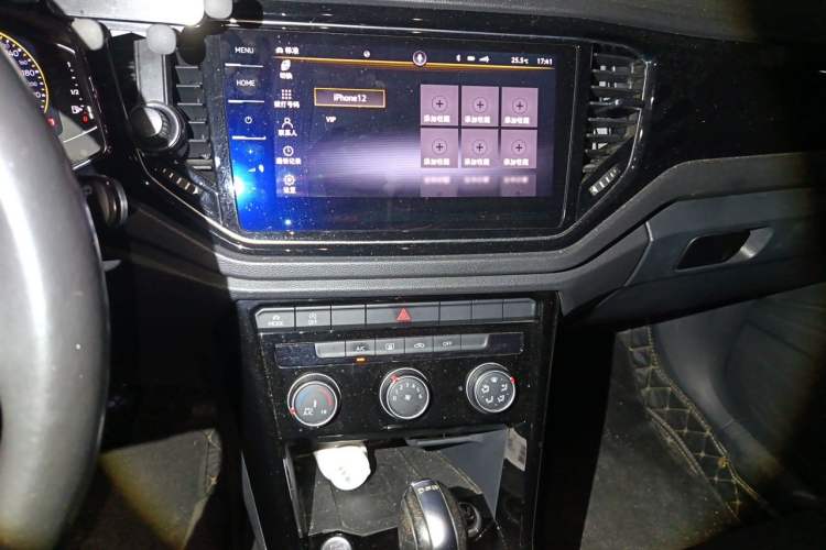 Used Volkswagen T-ROC 2020 280TSI DSG Two-Wheel Drive Comfort Version Audio And AC Panel