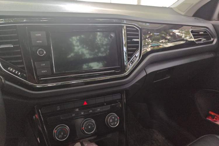 Used Volkswagen T-ROC 2020 280TSI DSG Two-Wheel-Drive Luxury Version Audio And AC Panel