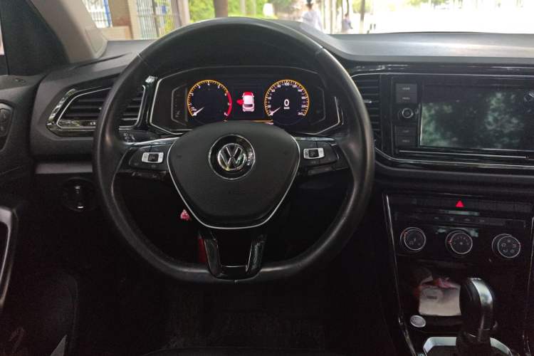 Used Volkswagen T-ROC 2020 280TSI DSG Two-Wheel-Drive Luxury Version Center Console