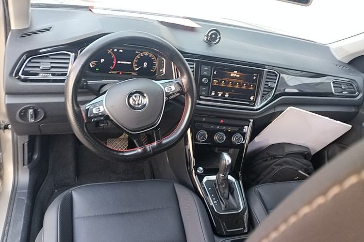 Used Volkswagen T-ROC 2020 280TSI DSG Two-Wheel Drive Comfort Version Center Console