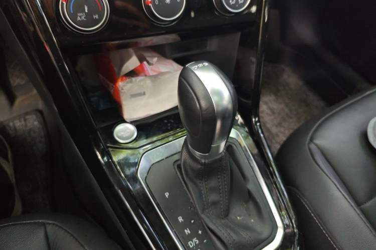 Used Volkswagen T-ROC 2020 280TSI DSG Two-Wheel-Drive Luxury Version Gear Lever