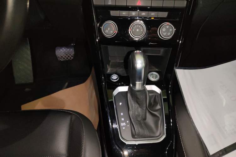 Used Volkswagen T-ROC 2020 280TSI DSG Two-Wheel Drive Comfort Version Gear Lever
