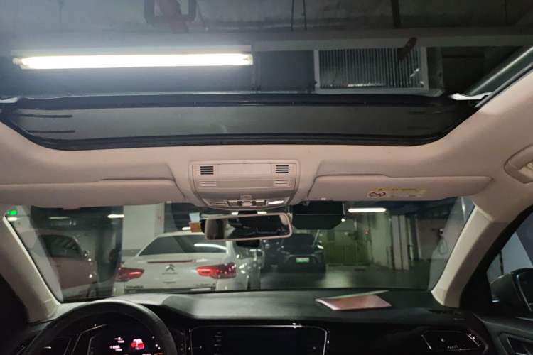 Used Volkswagen T-ROC 2020 280TSI DSG Two-Wheel Drive Comfort Version Headliner