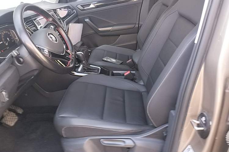 Used Volkswagen T-ROC 2020 280TSI DSG Two-Wheel Drive Comfort Version Left Front Seat