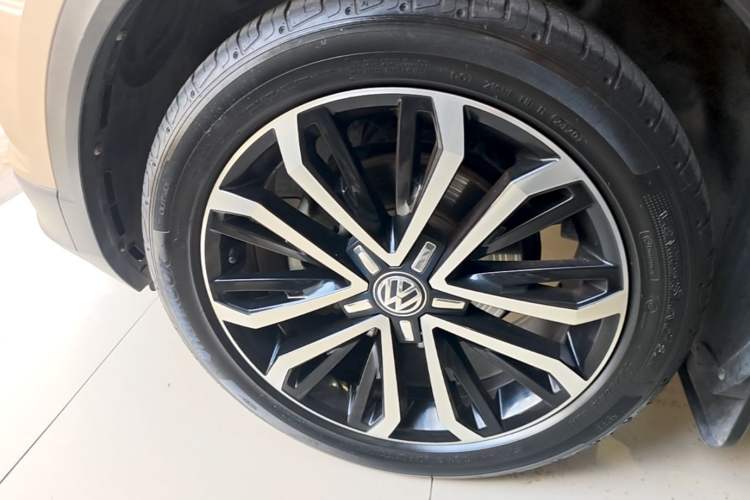 Used Volkswagen T-ROC 2020 280TSI DSG Two-Wheel Drive Comfort Version Left Front Wheel Hub