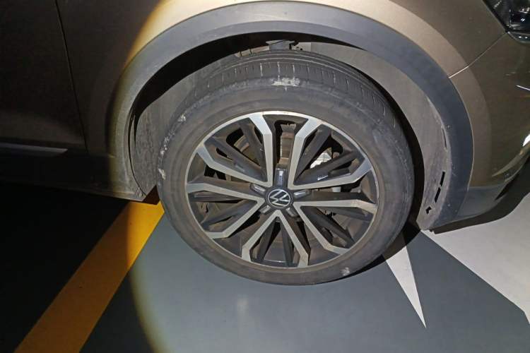 Used Volkswagen T-ROC 2020 280TSI DSG Two-Wheel Drive Comfort Version Right Front Wheel Hub
