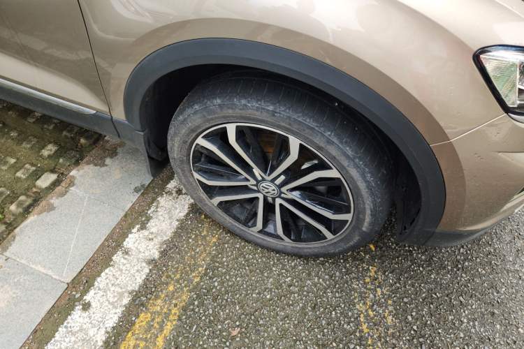 Used Volkswagen T-ROC 2020 280TSI DSG Two-Wheel Drive Comfort Version Right Front Wheel Hub