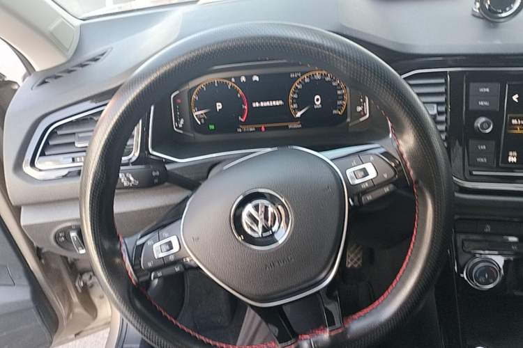 Used Volkswagen T-ROC 2020 280TSI DSG Two-Wheel Drive Comfort Version Steering Wheel