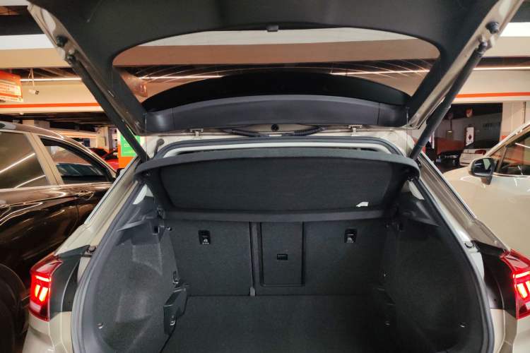 Used Volkswagen T-ROC 2020 280TSI DSG Two-Wheel Drive Comfort Version Trunk