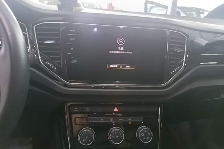 Used Volkswagen T-ROC 2021 280TSI DSG Two-Wheel Drive Comfort Connect Edition Audio And AC Panel
