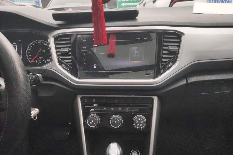 Used Volkswagen T-ROC 2021 Revised Version 280TSI DSG Two-Wheel Drive Elite Connect Edition Audio And AC Panel