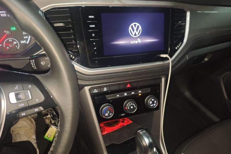 Used Volkswagen T-ROC 2021 280TSI DSG Two-Wheel Drive Elite Connect Edition Audio And AC Panel