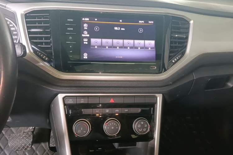 Used Volkswagen T-ROC 2021 Revised Version 280TSI DSG Two-Wheel Drive Elite Connect Edition Audio And AC Panel